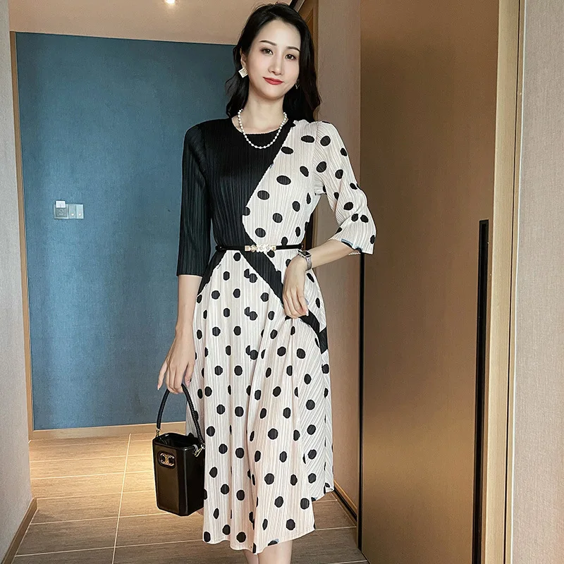 Miyake pleated ladies color matching polka dot love light mature long dress temperament skirt loose professional dress
Miyake pleated ladies color matching polka dot love light mature long dress temperament skirt loose professional dress