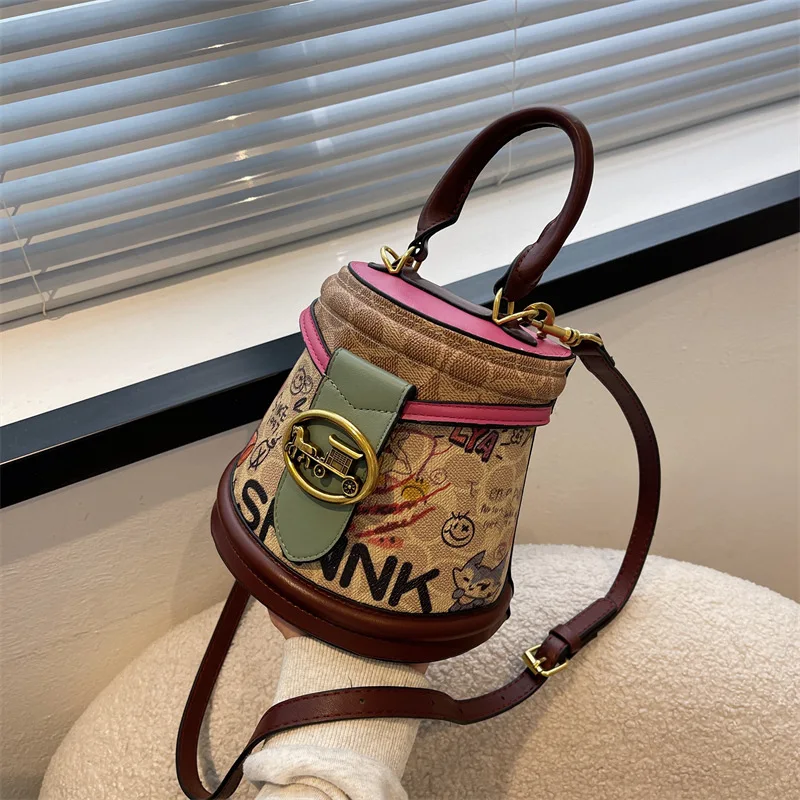 2023 Brand Graffiti Horseshoe Bags for Women High Quality Leather Shoulder Bag Luxury Purses and Handbags Designer Crossbody Bag
2023 Brand Graffiti Horseshoe Bags for Women High Quality Leather Shoulder Bag Luxury Purses and Handbags Designer Crossbody Bag