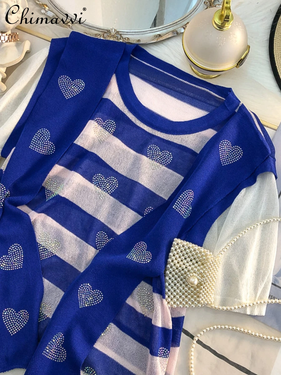 Fashion Rhinestone Heart Striped Ice Silk Knitted Top Women 2022 Summer New Contrast Color Shawl Fake Two Pieces Thin Pullovers
Fashion Rhinestone Heart Striped Ice Silk Knitted Top Women 2022 Summer New Contrast Color Shawl Fake Two Pieces Thin Pullovers