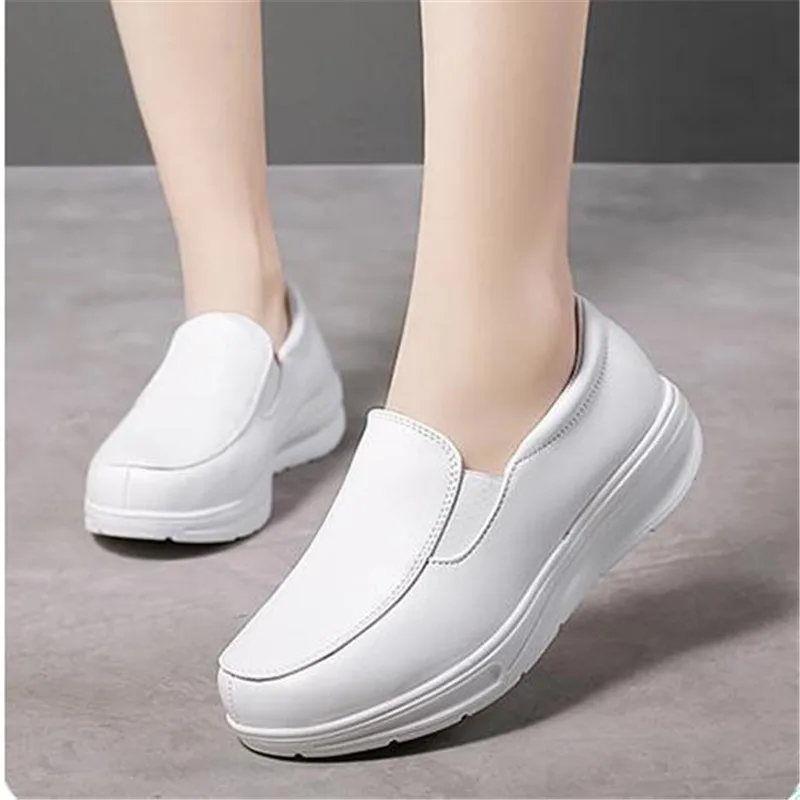 Туфли женские на танкетке, повседневные лоферы, без застежки, плоская подошва, прогулочная обувь для медсестер, осень
Туфли женские на танкетке, повседневные лоферы, без застежки, плоская подошва, прогулочная обувь для медсестер, осень