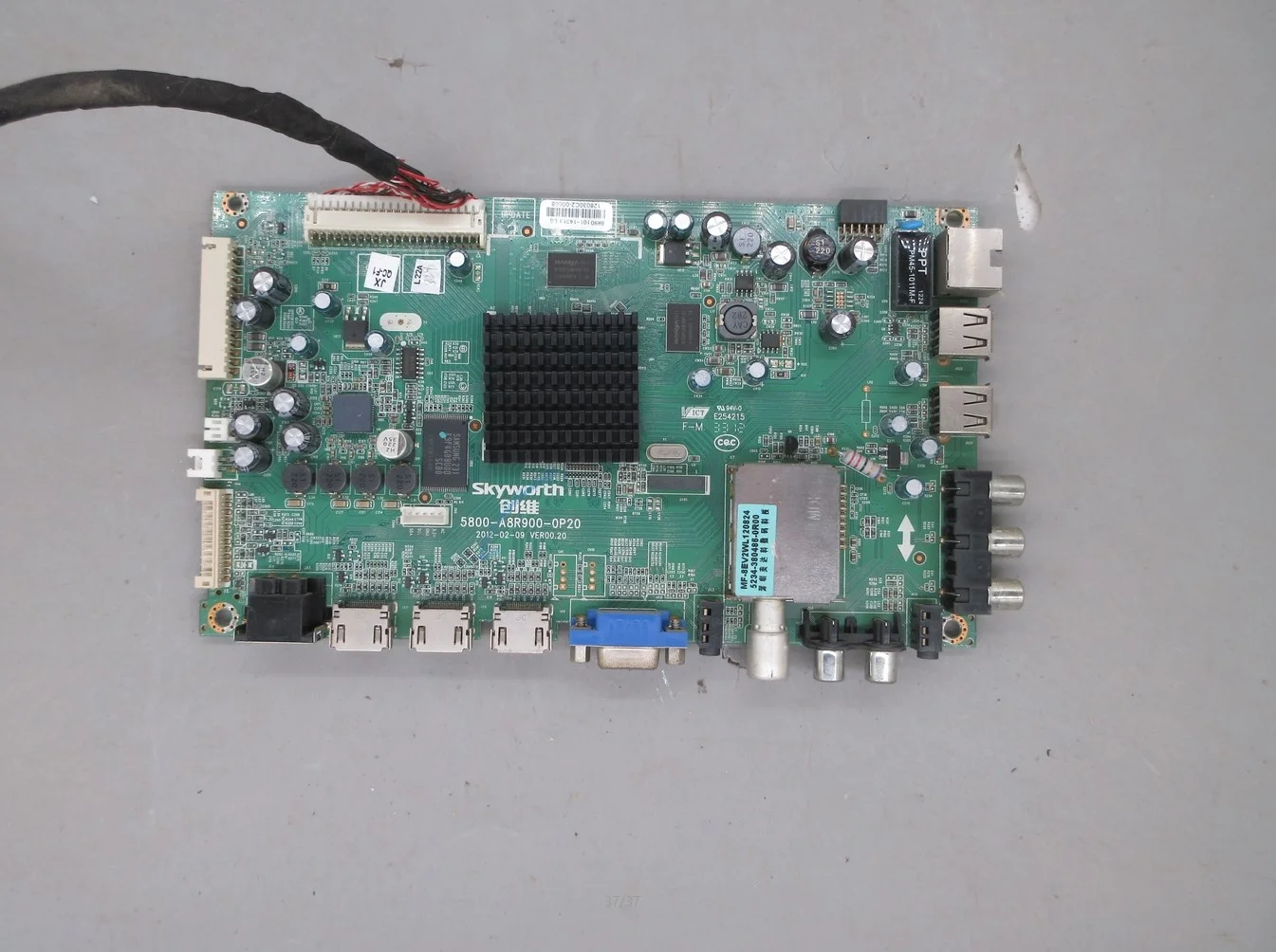 Disassemble for Skyworth 55e700s mainboard 5800-a8r900-0p20 screen lc550eun (FE) (F1)
Disassemble for Skyworth 55e700s mainboard 5800-a8r900-0p20 screen lc550eun (FE) (F1)