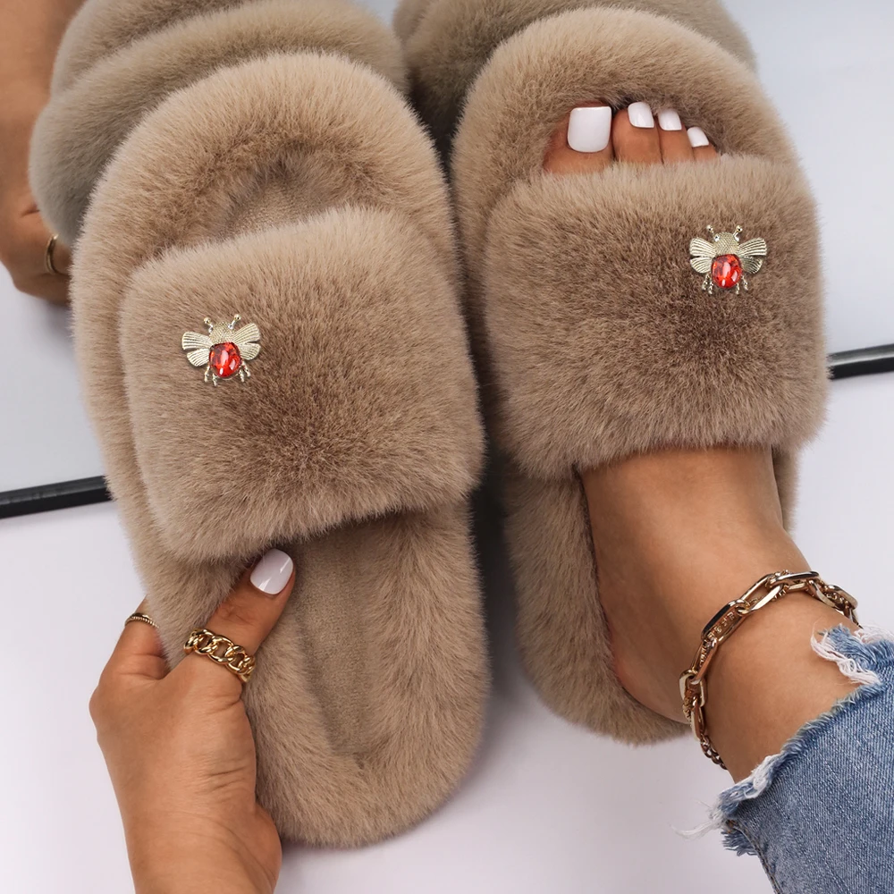 Furry Slippers Women Sandals Faux Fur Slides Platform Flip Flop Cute Red Beetle Decor Fluffy Slippers Female Designer Shoes 2022
Furry Slippers Women Sandals Faux Fur Slides Platform Flip Flop Cute Red Beetle Decor Fluffy Slippers Female Designer Shoes 2022