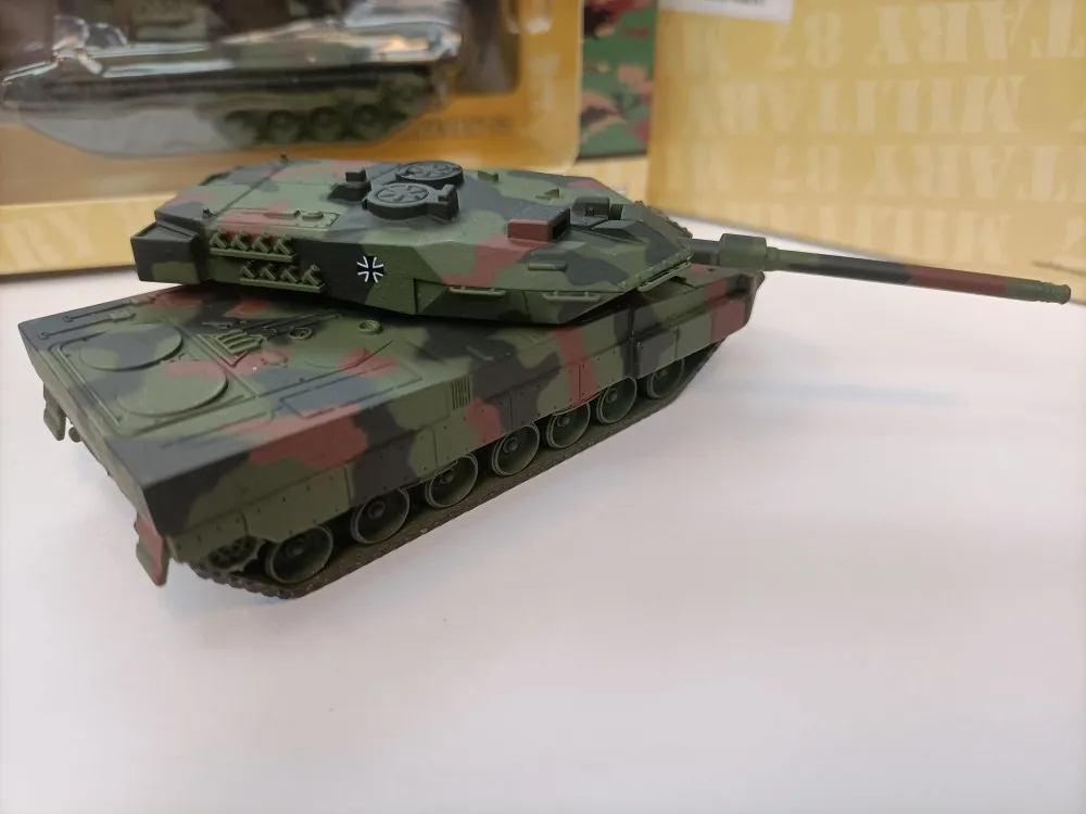 Модель армированного танка Schuco 2A6, модель немецкой Пантеры, пневматической защиты, из сплава, 1 87
Модель армированного танка Schuco 2A6, модель немецкой Пантеры, пневматической защиты, из сплава, 1 87