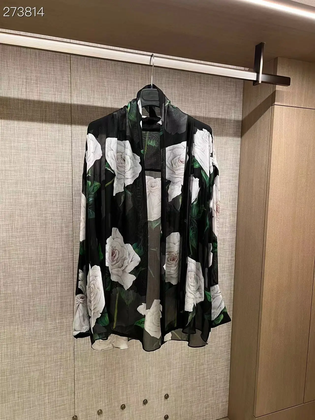Fashion Luxury Blouse 2022 Summer Summer New Design Women Runway Print Bow Collar High Quality Silk Single Breasted Blouse
Fashion Luxury Blouse 2022 Summer Summer New Design Women Runway Print Bow Collar High Quality Silk Single Breasted Blouse