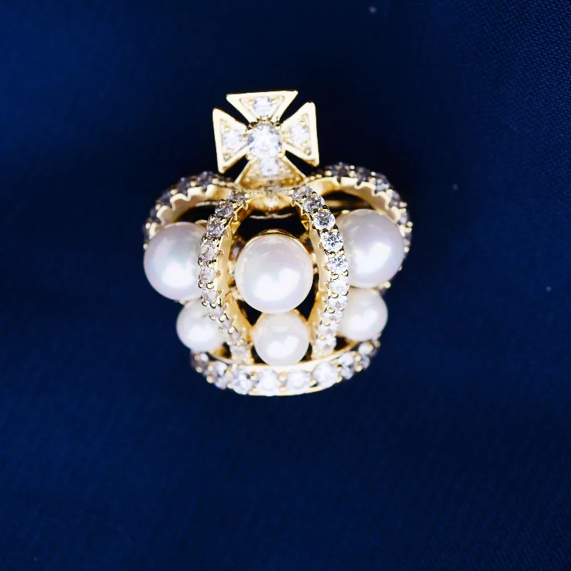 Korean Version of The New Cute Crown Brooch Temperament Pearl Anti-glare Buckle Zircon Simple Pin Coat Accessories Corsage
Korean Version of The New Cute Crown Brooch Temperament Pearl Anti-glare Buckle Zircon Simple Pin Coat Accessories Corsage