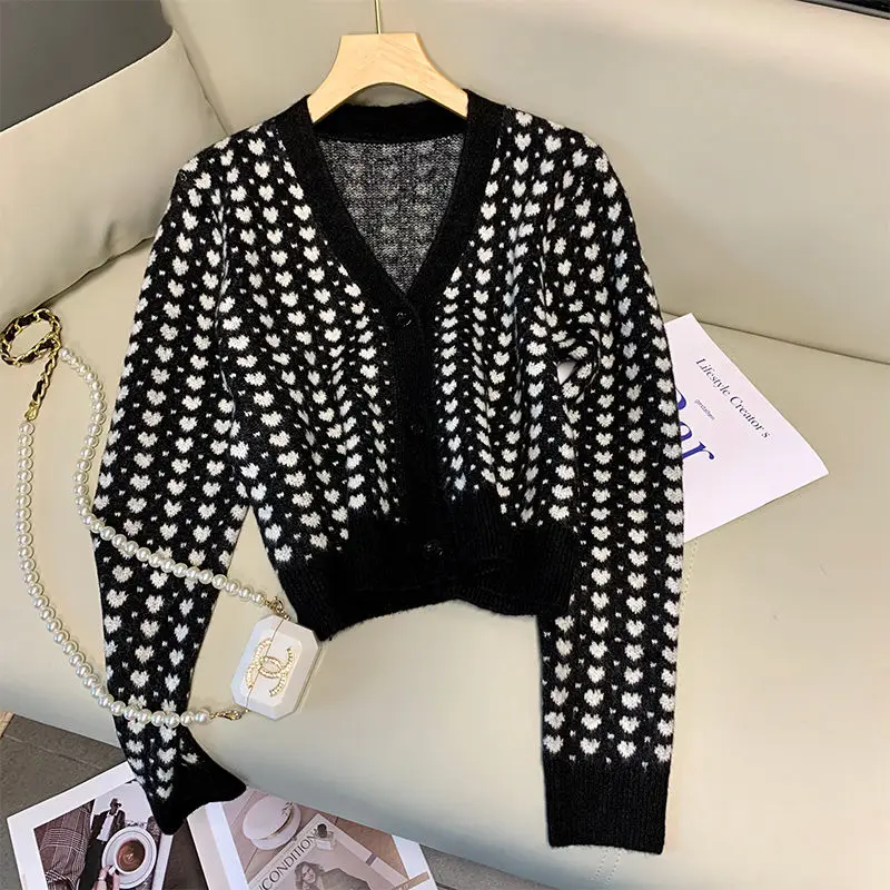 Black love jacquard knitted cardigan women autumn and winter 2023 girl new retro sweater v-neck long sleeves button female
Black love jacquard knitted cardigan women autumn and winter 2023 girl new retro sweater v-neck long sleeves button female