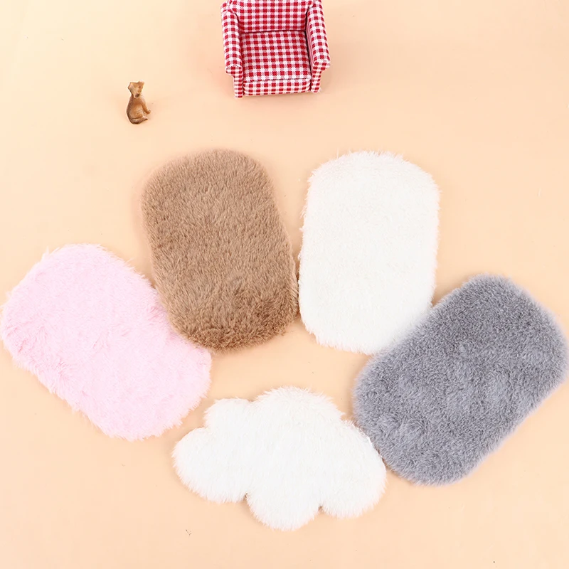 1pc Dollhouse Miniature Plush Rug Carpet Mat Dolls House Living Room Furniture Decoration doll house furniture accessoires
1pc Dollhouse Miniature Plush Rug Carpet Mat Dolls House Living Room Furniture Decoration doll house furniture accessoires