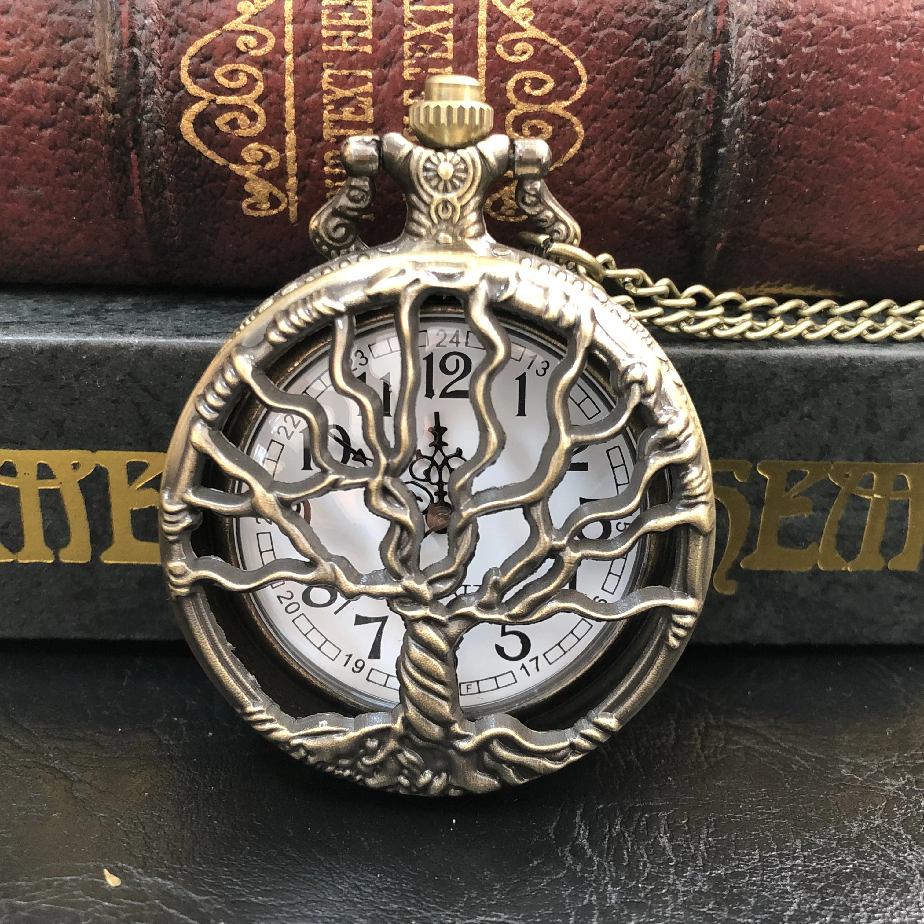 Hollow Life Tree Quartz Pocket Watch Immortal Necklace Chain Bronze Design Pendant Clock Old Vintage Fob reloj
Hollow Life Tree Quartz Pocket Watch Immortal Necklace Chain Bronze Design Pendant Clock Old Vintage Fob reloj