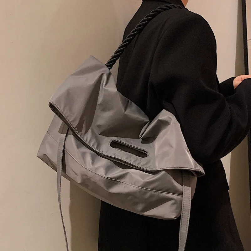 High-quality Large-capacity Women's Bag 2021 New Oxford Cloth Messenger Bag Autumn and Winter One-shoulder Underarm Tote Bag 
High-quality Large-capacity Women's Bag 2021 New Oxford Cloth Messenger Bag Autumn and Winter One-shoulder Underarm Tote Bag