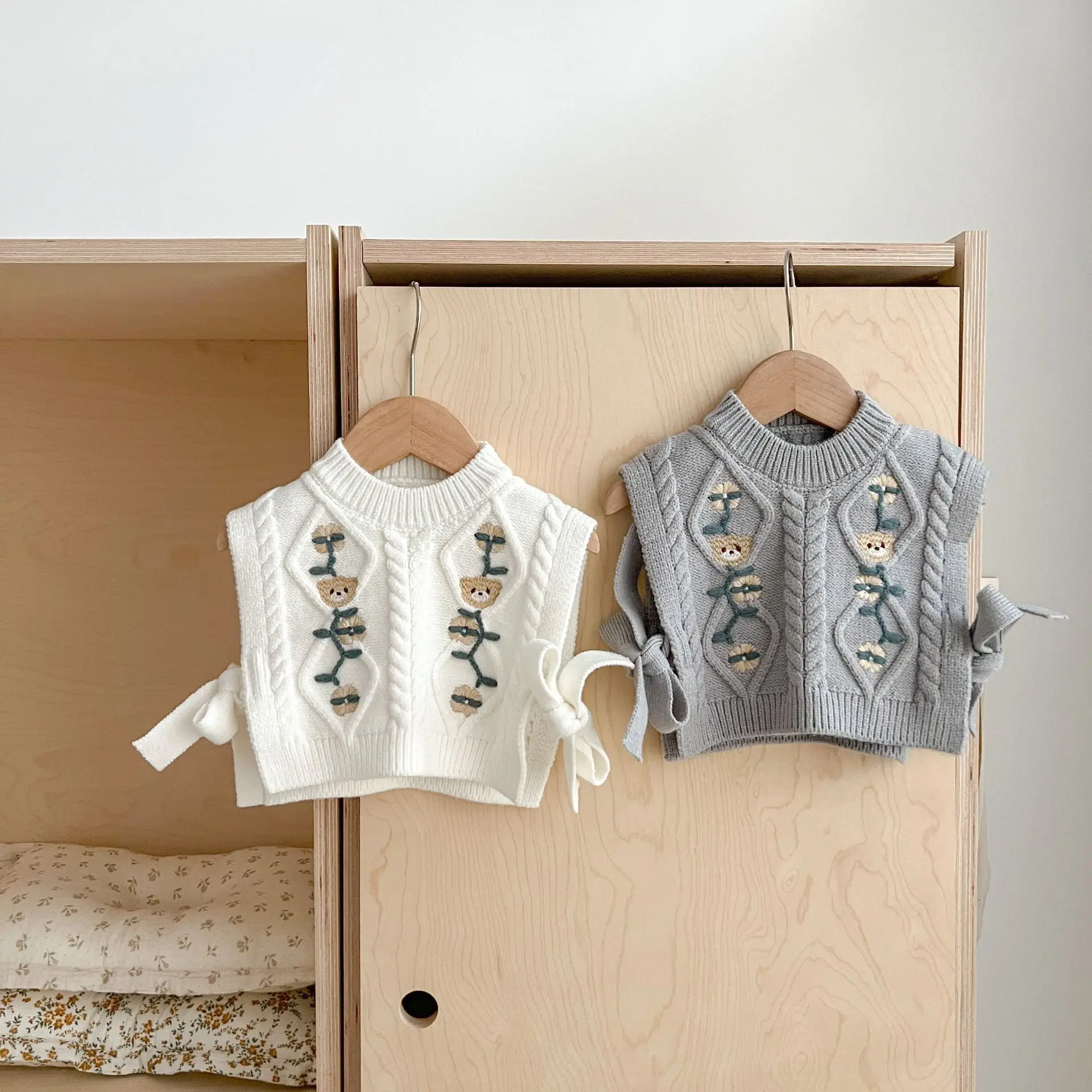Ins Korean Spring Autumn Toddler Girls Vest Knitted Sweater Embroidery Warm Versatile Baby Girls Waistcoat Infant Girl Outfits
Ins Korean Spring Autumn Toddler Girls Vest Knitted Sweater Embroidery Warm Versatile Baby Girls Waistcoat Infant Girl Outfits