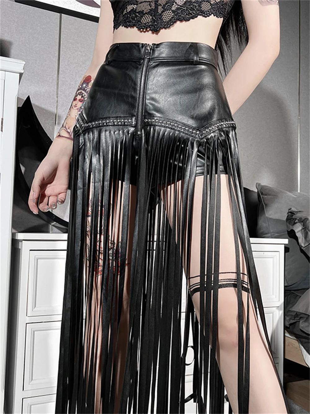 Leather Skirt Gothic Tassel Sexy Women E Girl Fashion Short Faldas Streetwear Female Goth Style Fairy Grunge Y2k Pu Mini Skirts
Leather Skirt Gothic Tassel Sexy Women E Girl Fashion Short Faldas Streetwear Female Goth Style Fairy Grunge Y2k Pu Mini Skirts
