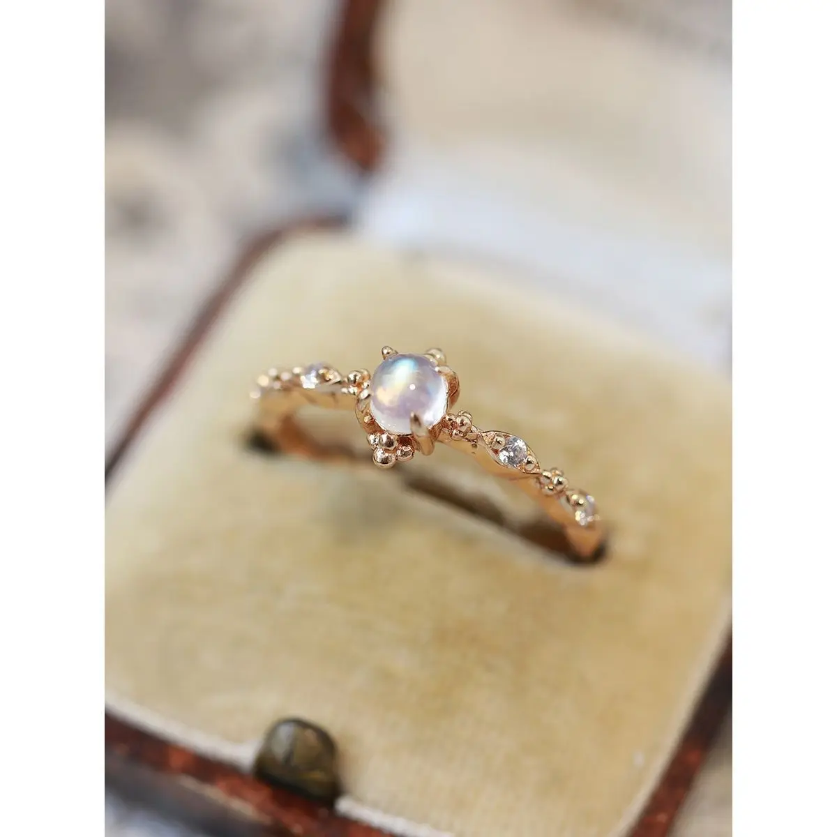 Blue Moonlight Stone Open Ring for Women Adjustable Gold Plated Advanced Japanese Light Luxury Jewel Inlay
Blue Moonlight Stone Open Ring for Women Adjustable Gold Plated Advanced Japanese Light Luxury Jewel Inlay