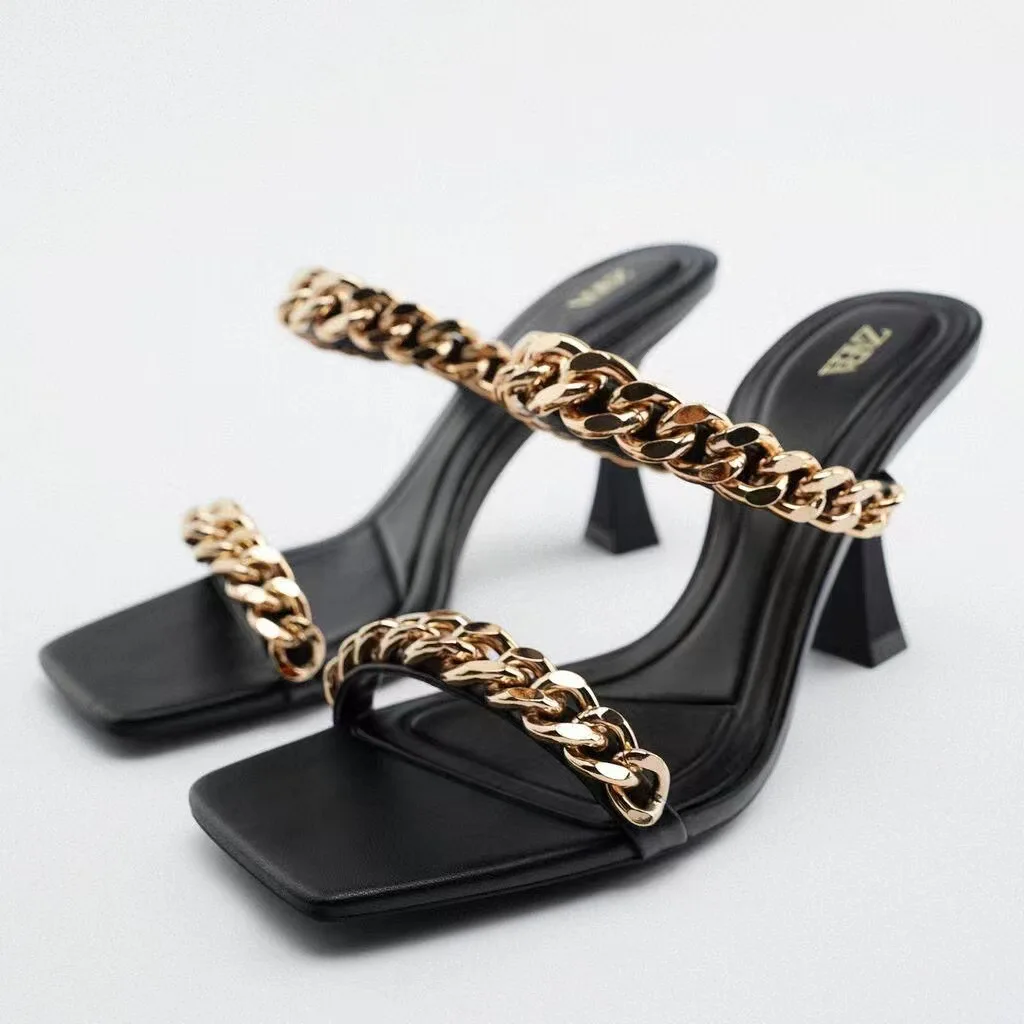 Europe 2023 Summer New Women's Shoes Square Head Black Metal Chain Decorated High-heeled Sandals Fine with Sexy Half Slippers
Europe 2023 Summer New Women's Shoes Square Head Black Metal Chain Decorated High-heeled Sandals Fine with Sexy Half Slippers