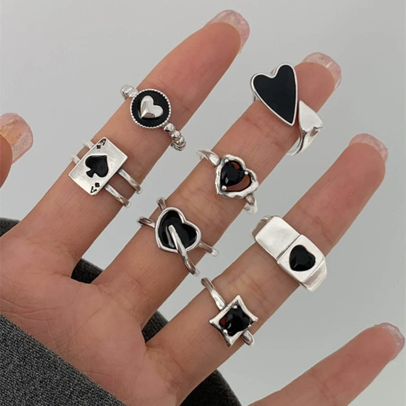 Fashion Simple Poker A Black Heart Rings For Women Holiday Gift Retro Drop Glaze Zircon Open Index Ring Goth Jewelry Accessories
Fashion Simple Poker A Black Heart Rings For Women Holiday Gift Retro Drop Glaze Zircon Open Index Ring Goth Jewelry Accessories