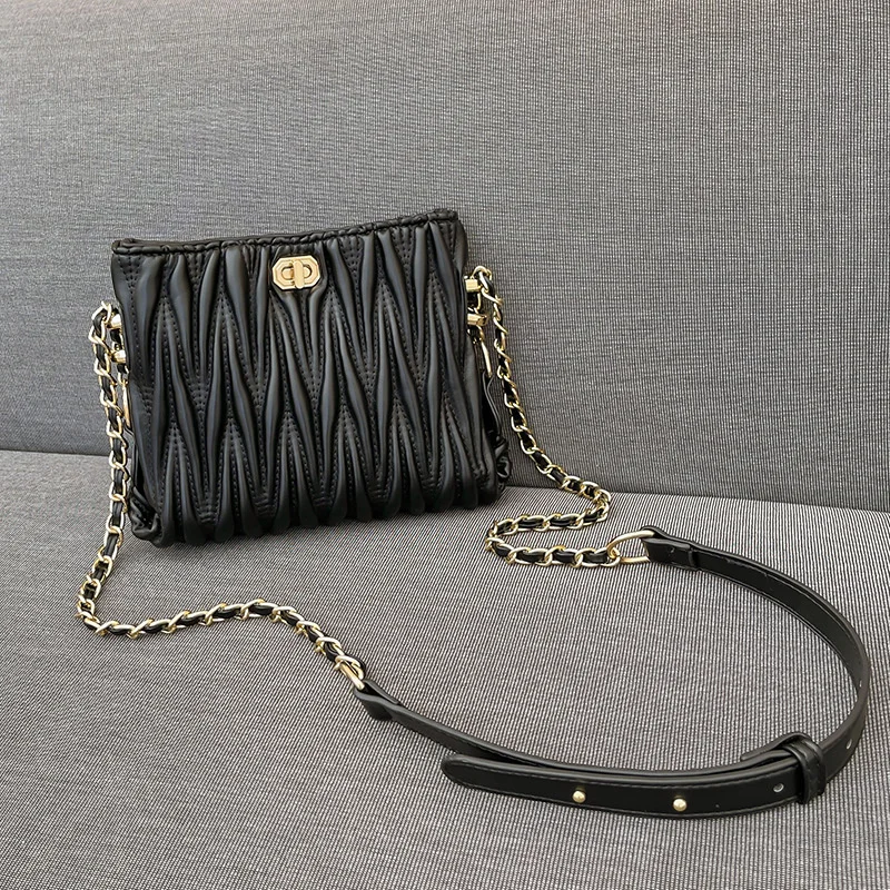 Pure summer new wrinkled soft leather buckle small bucket bag fashion chain single shoulder diagonal span small bag
Pure summer new wrinkled soft leather buckle small bucket bag fashion chain single shoulder diagonal span small bag