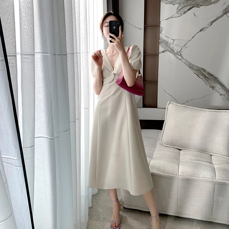 CGC Vintage V Neck Sexy Dress Woman 2022 Summer Slim High Waist Elegant Dresses Casual Female Classy Puff Sleeves Midi Dress
CGC Vintage V Neck Sexy Dress Woman 2022 Summer Slim High Waist Elegant Dresses Casual Female Classy Puff Sleeves Midi Dress