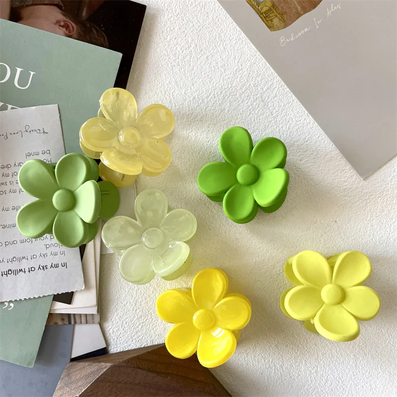 Заколка для волос Honeydew с зелеными цветами, маленький зажим для волос в японском и корейском стиле, зажим для челки, аксессуары для волос, лет...
Заколка для волос Honeydew с зелеными цветами, маленький зажим для волос в японском и корейском стиле, зажим для челки, аксессуары для волос, лет...