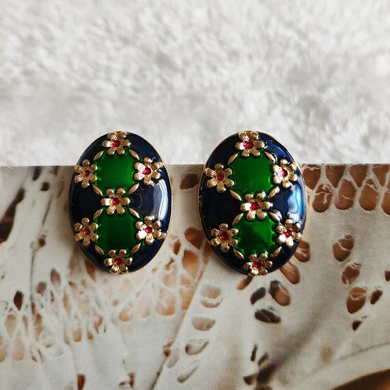 Retro Palace Style Earrings Red Green Earrings Contrast Design Early Spring New Oval Shape Enamel Jewelry
Retro Palace Style Earrings Red Green Earrings Contrast Design Early Spring New Oval Shape Enamel Jewelry