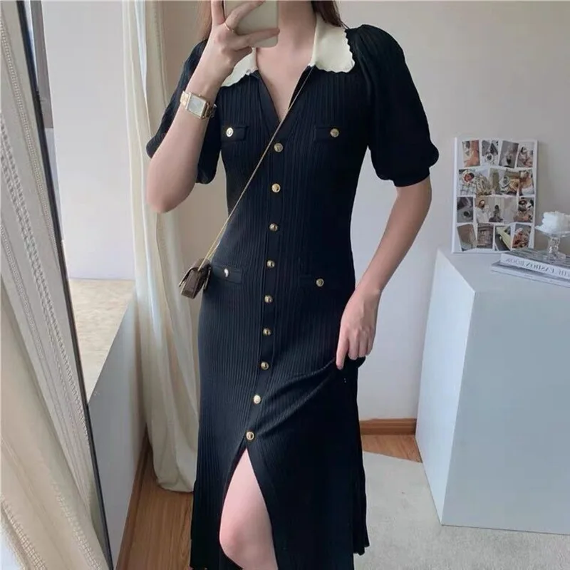 2022 Spring and Autumn New Comfortable V-neck Bubble Sleeve Black Casual Dress
2022 Spring and Autumn New Comfortable V-neck Bubble Sleeve Black Casual Dress