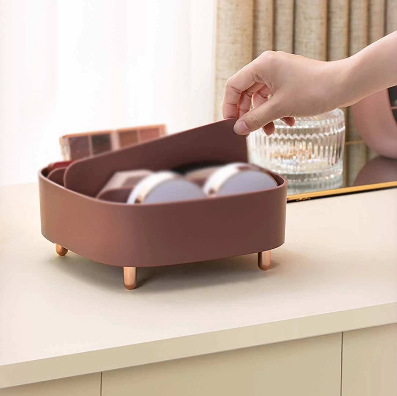 Home Storage Display Case Desktop Organizer Eye Shadow Makeup Blush Air Cushion Cosmetics Skincare Storage Box
Home Storage Display Case Desktop Organizer Eye Shadow Makeup Blush Air Cushion Cosmetics Skincare Storage Box