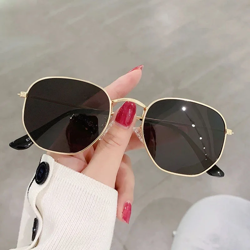 HKNA 2022 Vintage Square Sunglasses Women Brand Designer Sun Glasses Men Retro Small Frame Metal Sunglass Classic Shades Glasses
HKNA 2022 Vintage Square Sunglasses Women Brand Designer Sun Glasses Men Retro Small Frame Metal Sunglass Classic Shades Glasses