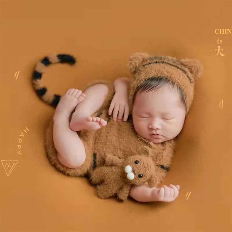 Фотография новорожденных в форме тигра одежда шапка комбинезон хвост комплект аксессуар для младенцев девочек мальчиков студия
Фотография новорожденных в форме тигра одежда шапка комбинезон хвост комплект аксессуар для младенцев девочек мальчиков студия