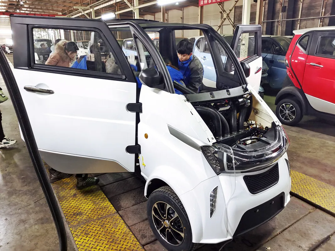 New Energy EEC/COC High Speed Enclosed 3 Seater Mini Adult 4 Wheel Electric Car with Air Conditioning
New Energy EEC/COC High Speed Enclosed 3 Seater Mini Adult 4 Wheel Electric Car with Air Conditioning