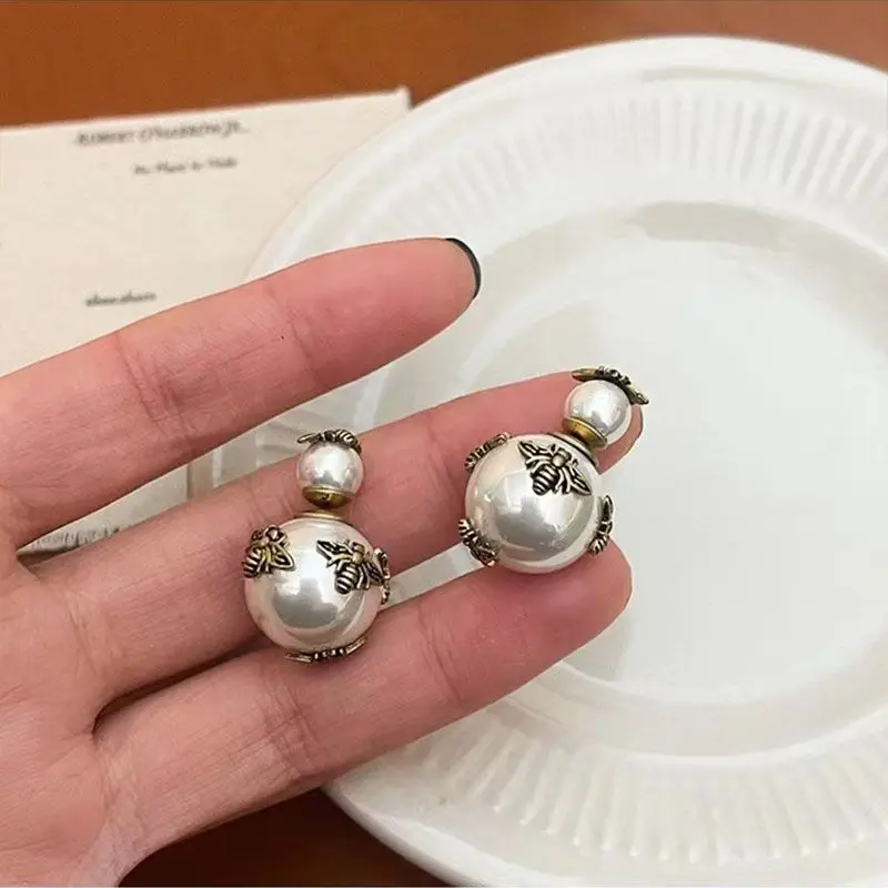 D Little Bee Pearl Earrings Premium Luxury Trendy Gift Jewelry Fashion Accessories
D Little Bee Pearl Earrings Premium Luxury Trendy Gift Jewelry Fashion Accessories