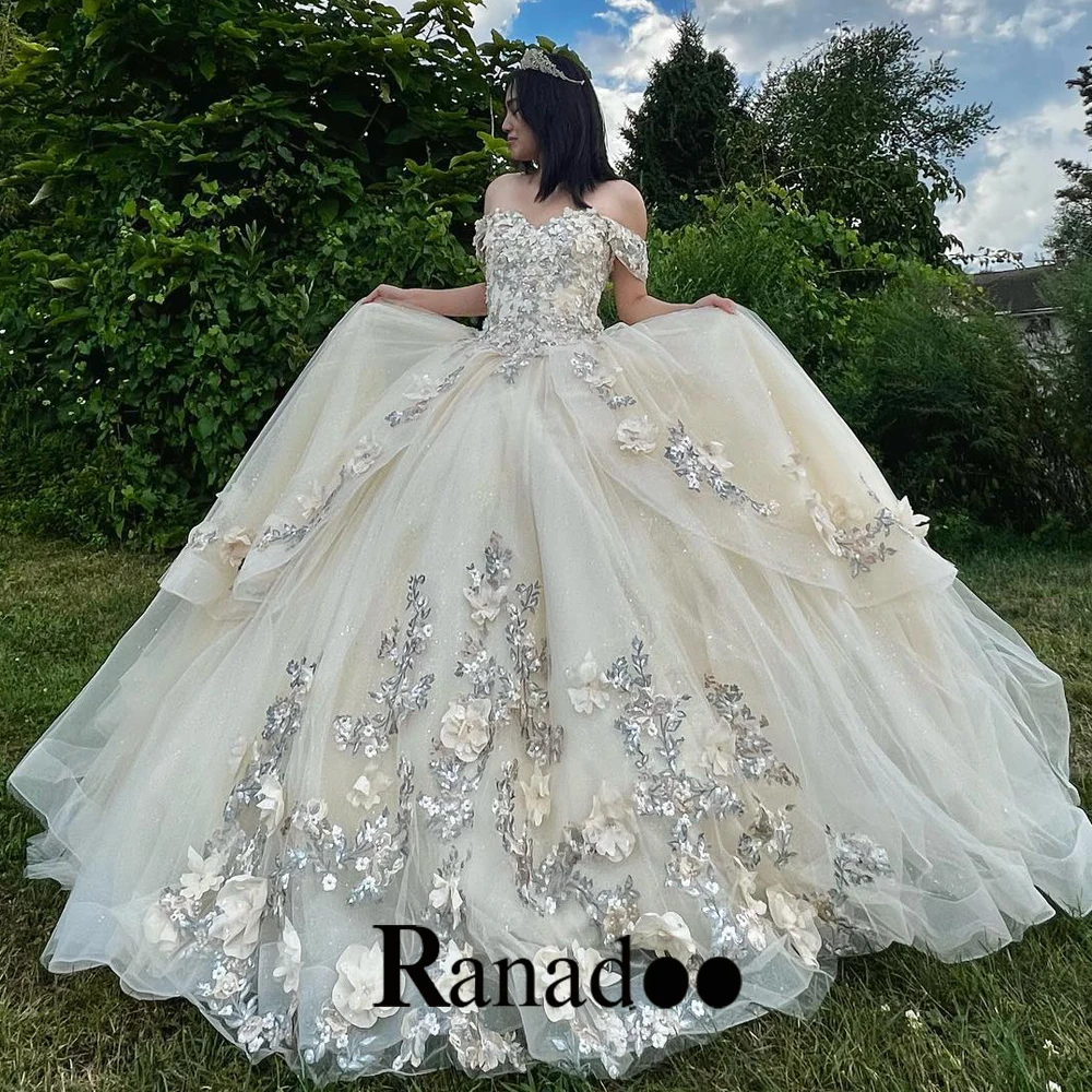 V Neck Appliques Tulle Ball Gown Prom Dresses Princess Bling Off The Shoulder Court Train Lacing Up Robes De Soirée Quinceanera
V Neck Appliques Tulle Ball Gown Prom Dresses Princess Bling Off The Shoulder Court Train Lacing Up Robes De Soirée Quinceanera