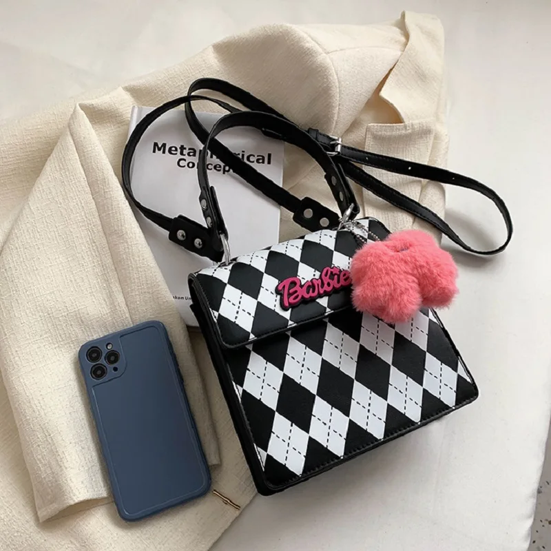 Summer texture handbag small bag female 2022 new trendy high-end foreign style messenger bag ins niche small square bag
Summer texture handbag small bag female 2022 new trendy high-end foreign style messenger bag ins niche small square bag