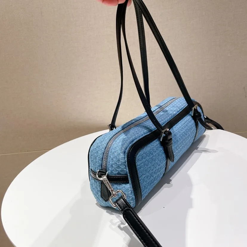 New Canvas Contrast Color Retro Pillow Crossbody Bag for Women Portable Shoulder Messenger Bag Fashion Simple Handbags Ladies
New Canvas Contrast Color Retro Pillow Crossbody Bag for Women Portable Shoulder Messenger Bag Fashion Simple Handbags Ladies