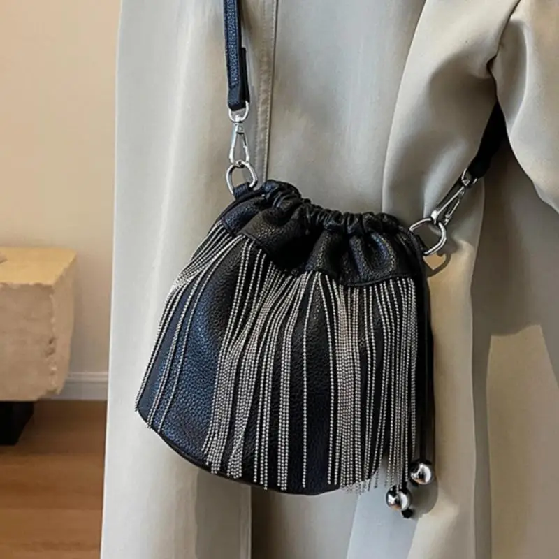Fashionable Drawstring With A Small And Exquisite Tassel Bucket Bag For Women's New Design Casual And Simple Crossbody Bag Trend
Fashionable Drawstring With A Small And Exquisite Tassel Bucket Bag For Women's New Design Casual And Simple Crossbody Bag Trend
