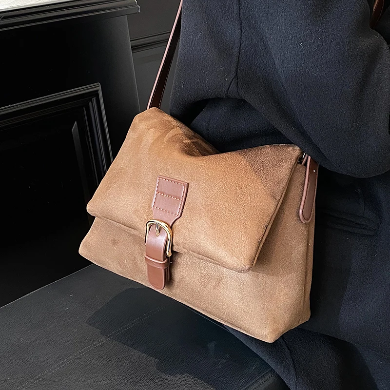 New Large-Capacity Brand Popular Suede All-Match Foreign Style High-Quality Texture Women Shoulder Crossbody Bucket Handbag
New Large-Capacity Brand Popular Suede All-Match Foreign Style High-Quality Texture Women Shoulder Crossbody Bucket Handbag