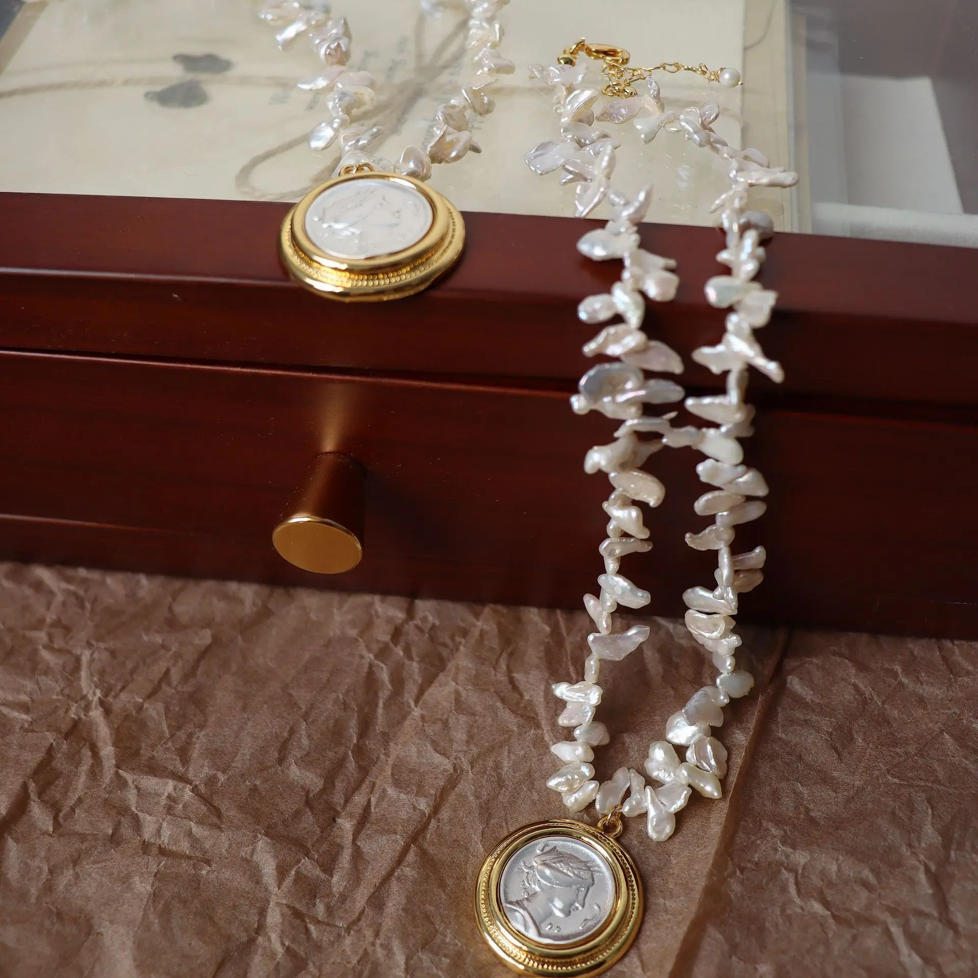 Fashion VintageCoin Plating Old Craft Baroque Necklaces for women girl personality choker jewelry wholesale
Fashion VintageCoin Plating Old Craft Baroque Necklaces for women girl personality choker jewelry wholesale