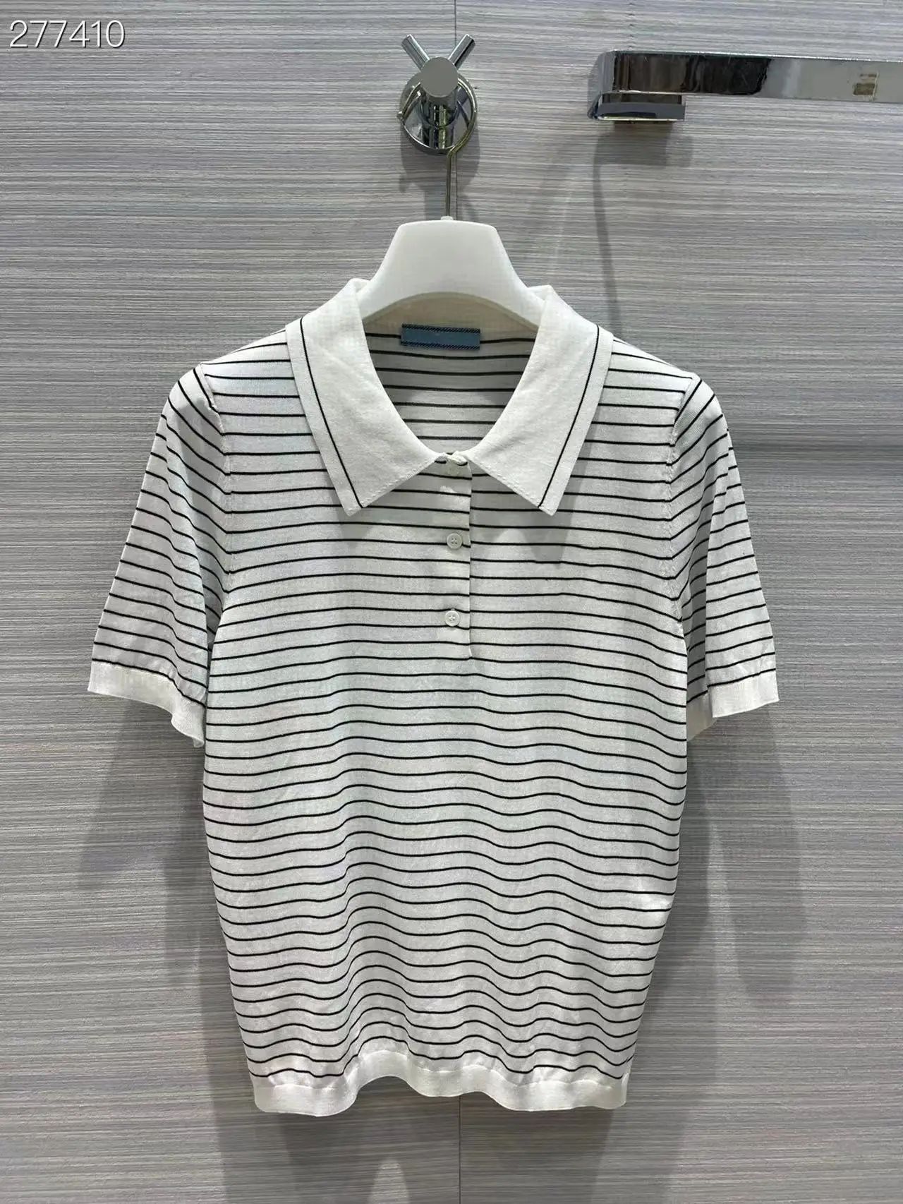 High Quality Women's Knit Top Fashion Runway Striped Print Blouse Short Sleeves Vacation Summer 2022 New Blouse
High Quality Women's Knit Top Fashion Runway Striped Print Blouse Short Sleeves Vacation Summer 2022 New Blouse