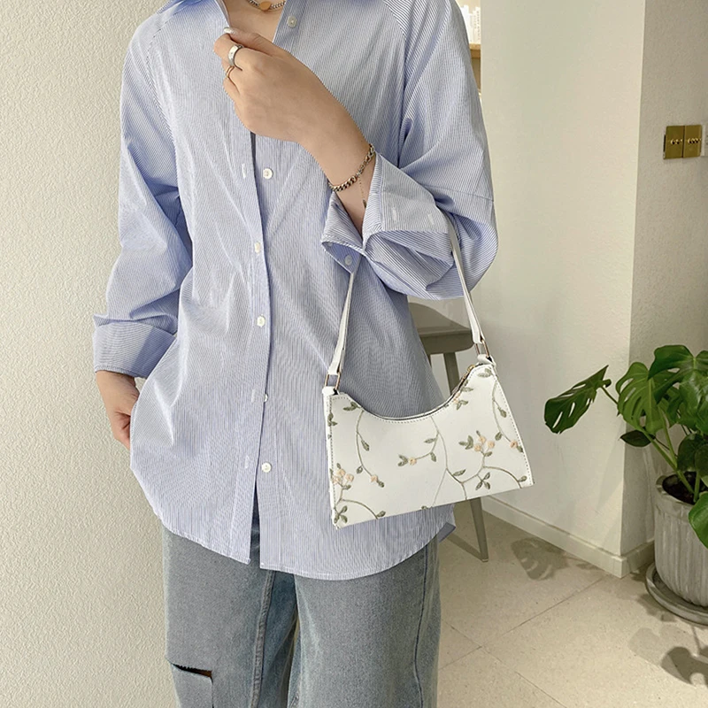 Summer Floral Stitching Shoulder Bag For Women 2022 Soft PU Leather Underarm Bags Beach Travel Handbag Girls Small Tote Bag
Summer Floral Stitching Shoulder Bag For Women 2022 Soft PU Leather Underarm Bags Beach Travel Handbag Girls Small Tote Bag
