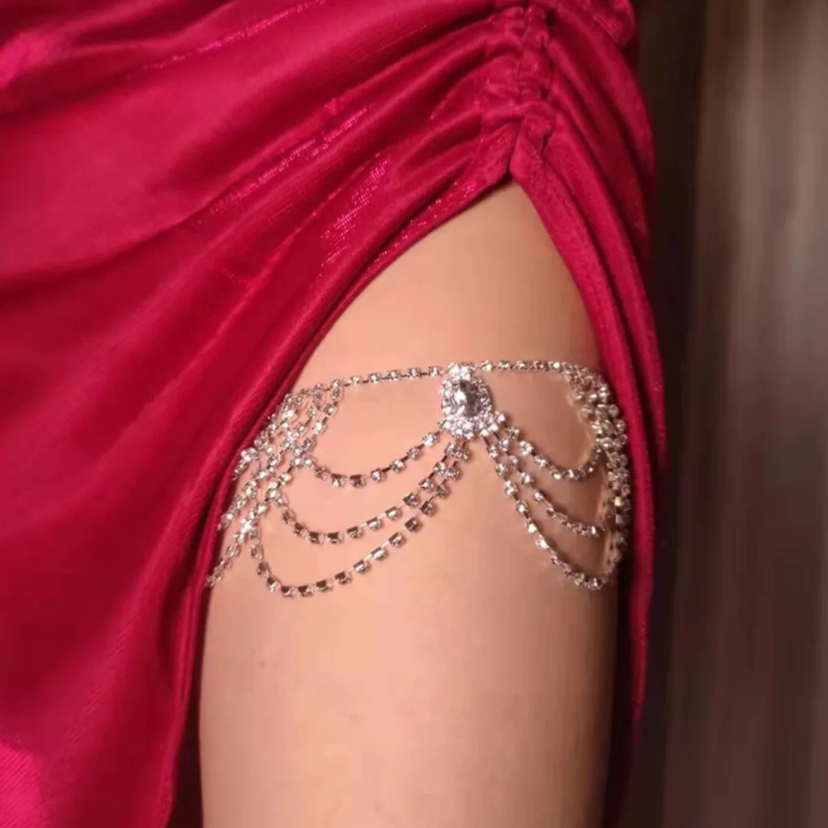European And American New Jewelry Multi-layer Elastic Rope Leg Chain Fashion All-match Diamond Body Chain Female Leg Chain
European And American New Jewelry Multi-layer Elastic Rope Leg Chain Fashion All-match Diamond Body Chain Female Leg Chain