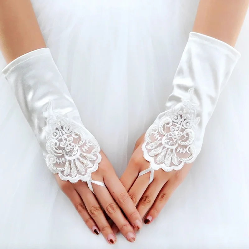 High Quality Write Fingerless Short Paragraph Elegant Bridal Wedding Gloves Wholesale Sunscreen Vintage Bride Dress Mittens
High Quality Write Fingerless Short Paragraph Elegant Bridal Wedding Gloves Wholesale Sunscreen Vintage Bride Dress Mittens