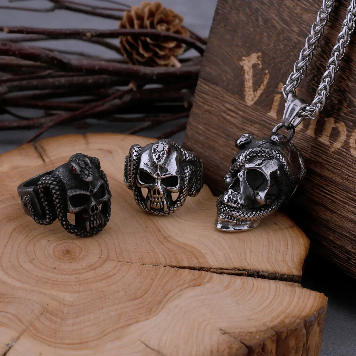 Vintage Red Eye Snake Skull Ring Men's Street Punk Hip Hop Biker Fashion Ring Men's Skull Jewelry Gift Wooden Box Dropshipping
Vintage Red Eye Snake Skull Ring Men's Street Punk Hip Hop Biker Fashion Ring Men's Skull Jewelry Gift Wooden Box Dropshipping