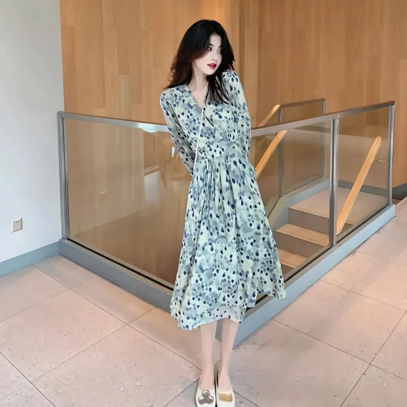 French Retro 2023 Spring and Autumn New Loose and Thin Lace-up Korean Version of MIDI Skirt Floral Chiffon Dress Women Commuting
French Retro 2023 Spring and Autumn New Loose and Thin Lace-up Korean Version of MIDI Skirt Floral Chiffon Dress Women Commuting