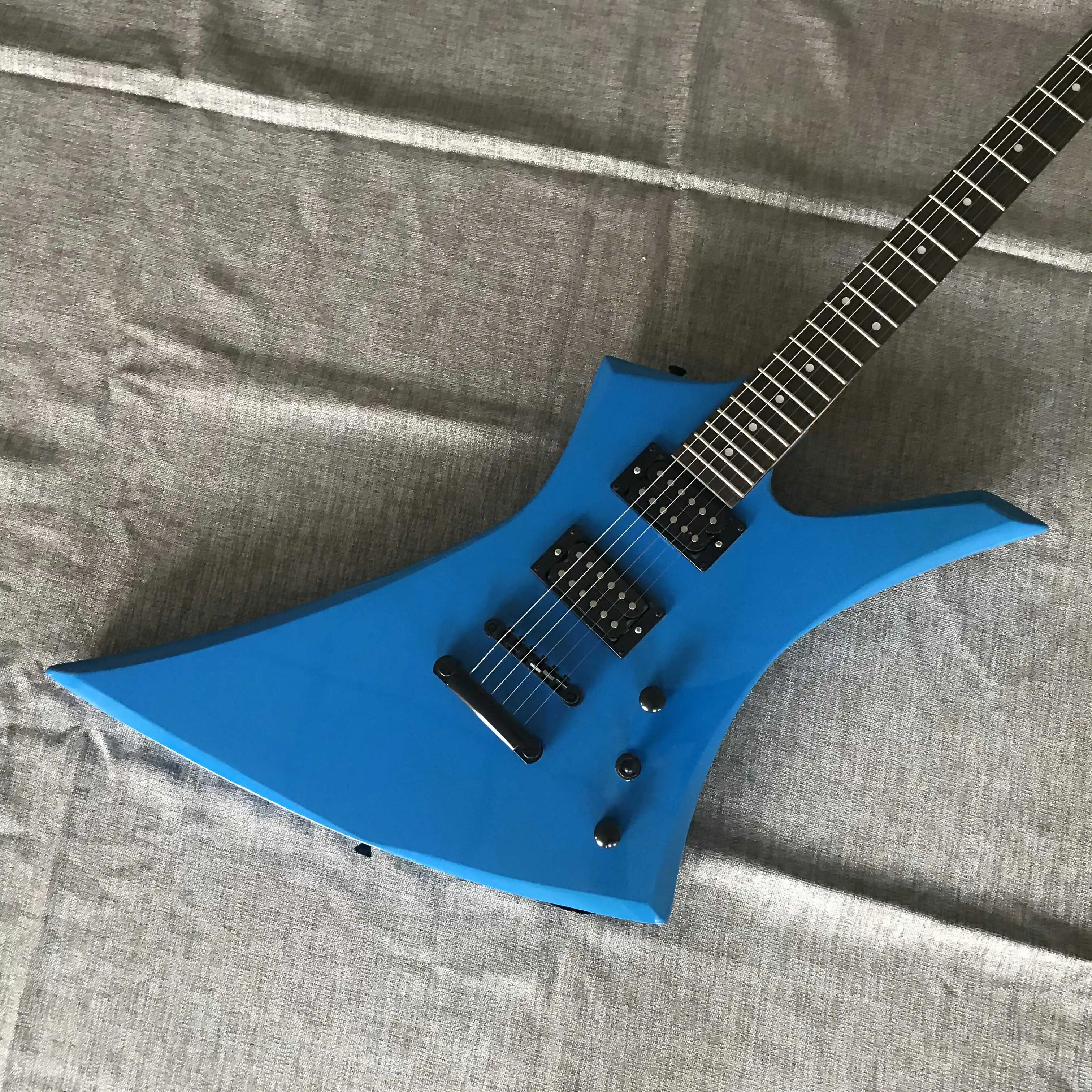 Free shipping,blue, special-shaped, unique, electric guitar,2022 new pop, high-end custom,fashion
Free shipping,blue, special-shaped, unique, electric guitar,2022 new pop, high-end custom,fashion