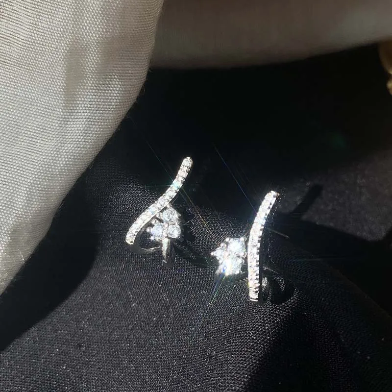 Elegant Small Silver Color U Shape Geometry Stud Earrings Bright Zircon Earring For Women Girl Fashion Jewelry
Elegant Small Silver Color U Shape Geometry Stud Earrings Bright Zircon Earring For Women Girl Fashion Jewelry