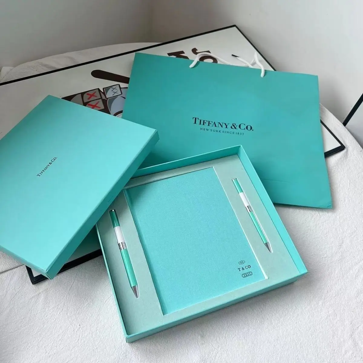 2023 New Blue Designer Notepad with Signature Pen Set Notebook Workbook Teacher and Student Holiday Gift
2023 New Blue Designer Notepad with Signature Pen Set Notebook Workbook Teacher and Student Holiday Gift