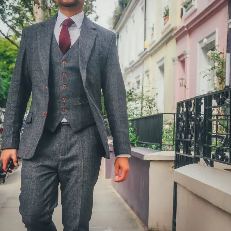 Gray Men Suit 3 Pieces Herringbone Plaid Blazer Vest Pants Single Breasted Wedding Groom Formal Pinstripe Party Causal Tailored
Gray Men Suit 3 Pieces Herringbone Plaid Blazer Vest Pants Single Breasted Wedding Groom Formal Pinstripe Party Causal Tailored