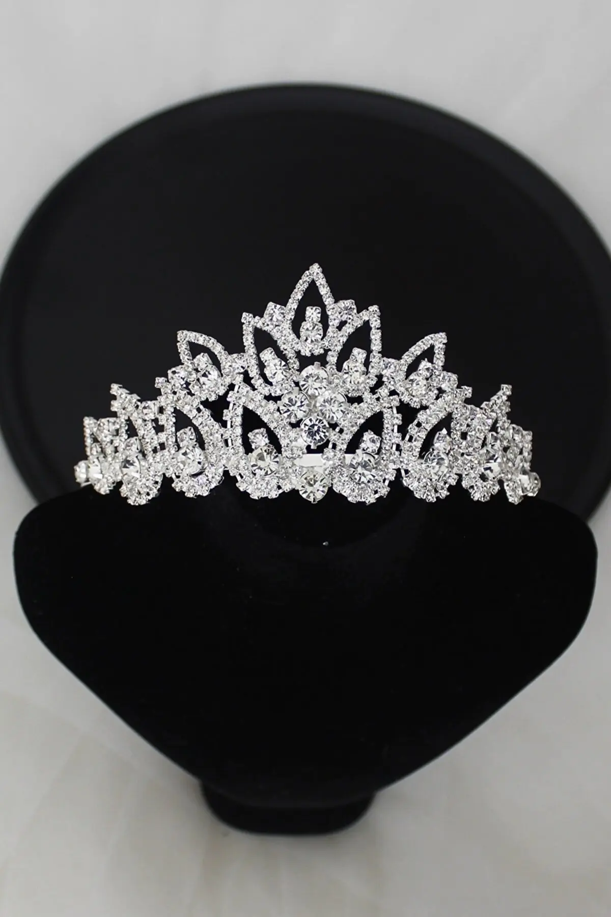 Crystal Cubic Zirconia Stylish And Elegant Bride Crown simgeaksesuar479taç Charming Bridal Crown wedding Hair Accessories for 2022 Marriage
Crystal Cubic Zirconia Stylish And Elegant Bride Crown simgeaksesuar479taç Charming Bridal Crown wedding Hair Accessories for 2022 Marriage