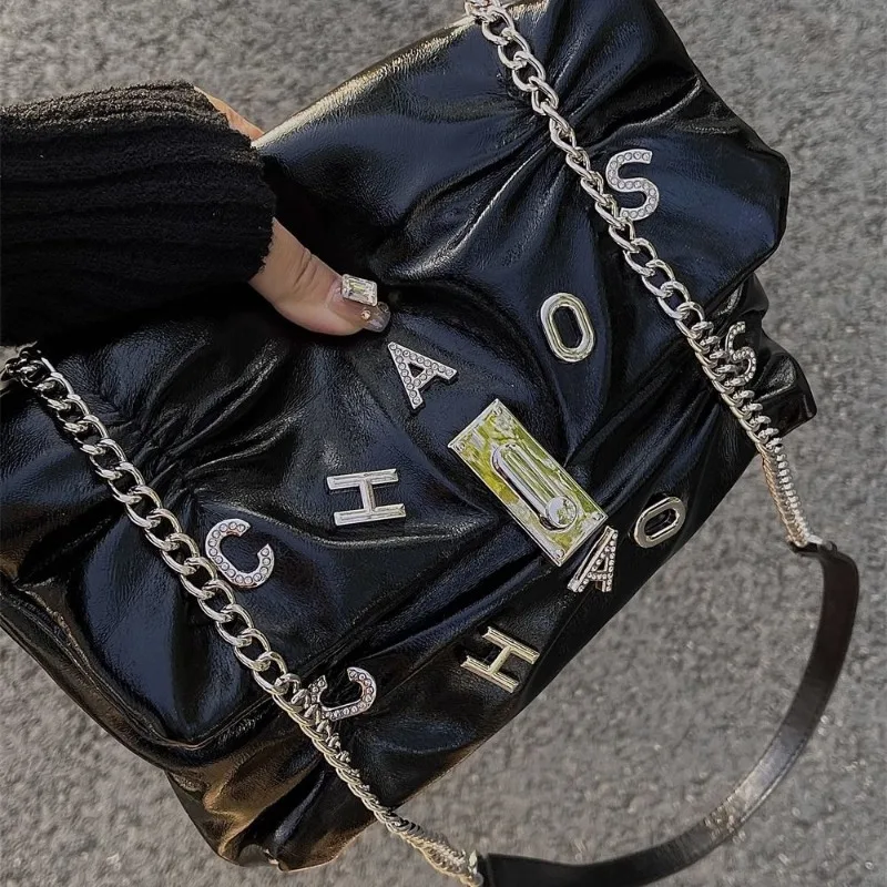 MBTI Letter Rhinestone Womens Shoulder Bag Black Vintage Y2k Chain Leather Handbag Advanced Pleated Casual Female Crossbody Bag
MBTI Letter Rhinestone Womens Shoulder Bag Black Vintage Y2k Chain Leather Handbag Advanced Pleated Casual Female Crossbody Bag