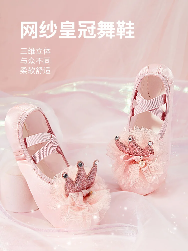 Pink dance shoes with soft soles for girls to practice martial arts, ballet dance for girls, Chinese children,
Pink dance shoes with soft soles for girls to practice martial arts, ballet dance for girls, Chinese children,