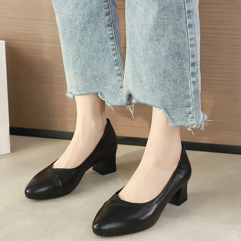 2022 First Layer Cowhide Ladies Pointed Toe Thick Heel Solid Color Genuine Leather Women's Shoes Spring Shallow Mouth Work Shoes
2022 First Layer Cowhide Ladies Pointed Toe Thick Heel Solid Color Genuine Leather Women's Shoes Spring Shallow Mouth Work Shoes