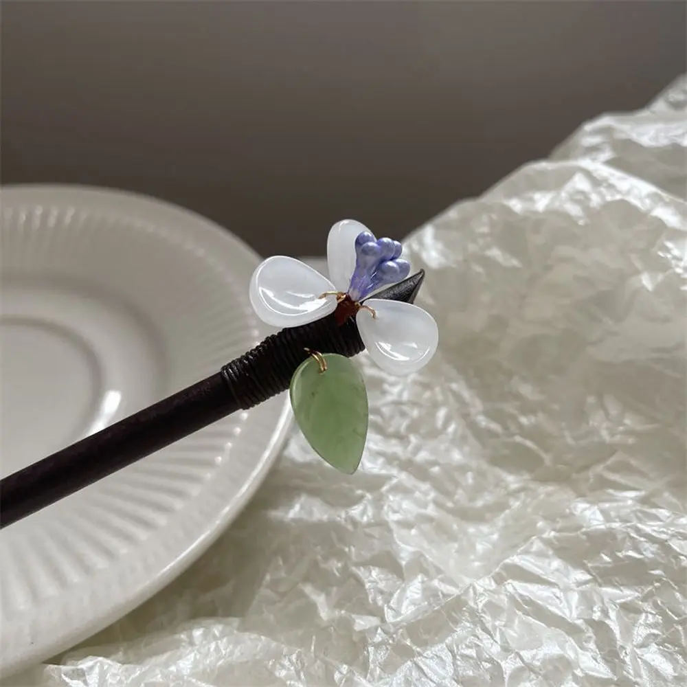 Retro Temperament Elegant Flower Wood French Women Hair Stick Chinese Style Hair Fork Ancient Hair Stick Headdress
Retro Temperament Elegant Flower Wood French Women Hair Stick Chinese Style Hair Fork Ancient Hair Stick Headdress