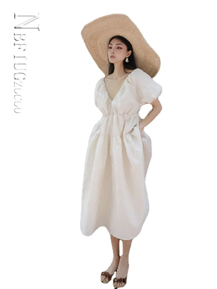 Женское жаккардовое платье с V-образным вырезом и рукавами-фонариками
Женское жаккардовое платье с V-образным вырезом и рукавами-фонариками